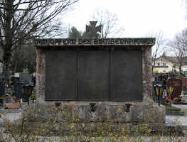 Innsbruck-Amras (Ostfriedhof; Bombenopfer), Foto © 2008 W. Leskovar